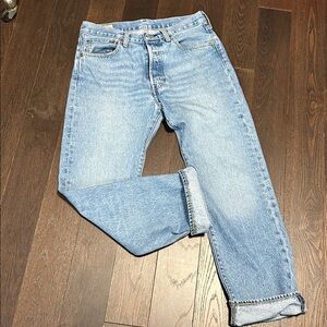 Levi’s 501 Men’s Medium Wash Cotton Classic Straight Leg Jeans Size 32